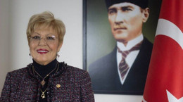 Eski Cumhuriyet Kadınları Derneği Başkanı Canan Arıtman hayatını kaybetti